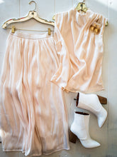 Load image into Gallery viewer, Cream Iridescent Pleated Ankle Length Skirt